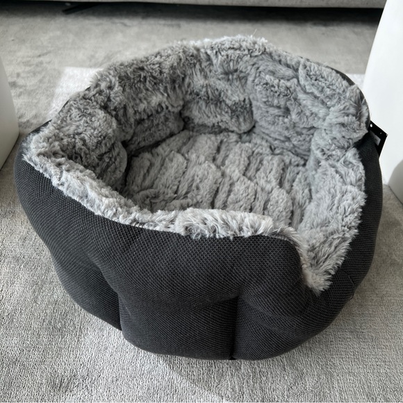 Brand new Bailey&Bella cat or dog bed - Picture 4 of 7
